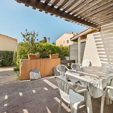 Апартаменти 1 Bedroom And Alcove Apartment For 6 *