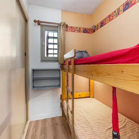 Апартаменти 1 Bedroom And Alcove Apartment For 6 *