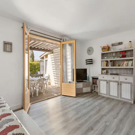 1 Bedroom And Alcove Apartment For 6 Агд
